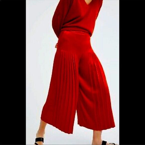 ZARA | Wide Leg Pleated Culottes Cropped Pants Red High Rise Women’s Size Medium - Picture 1 of 9